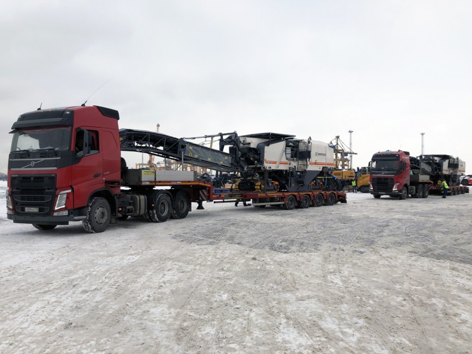Transportation of road-building machinery