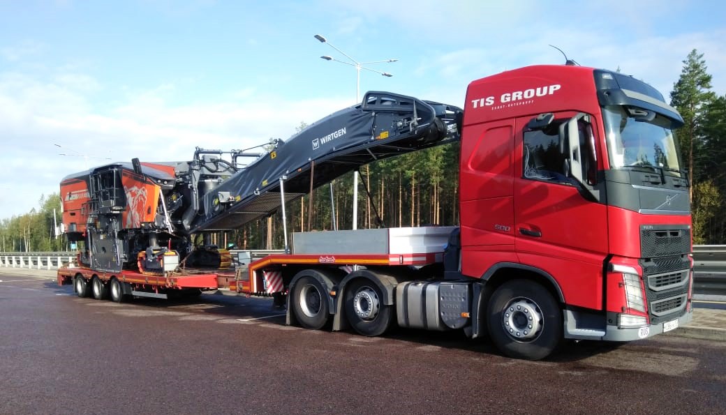 Transportation of oversized road-building machinery